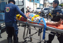Idosa é atropelada por motocicleta no bairro Alto do Cruzeiro, em Arapiraca