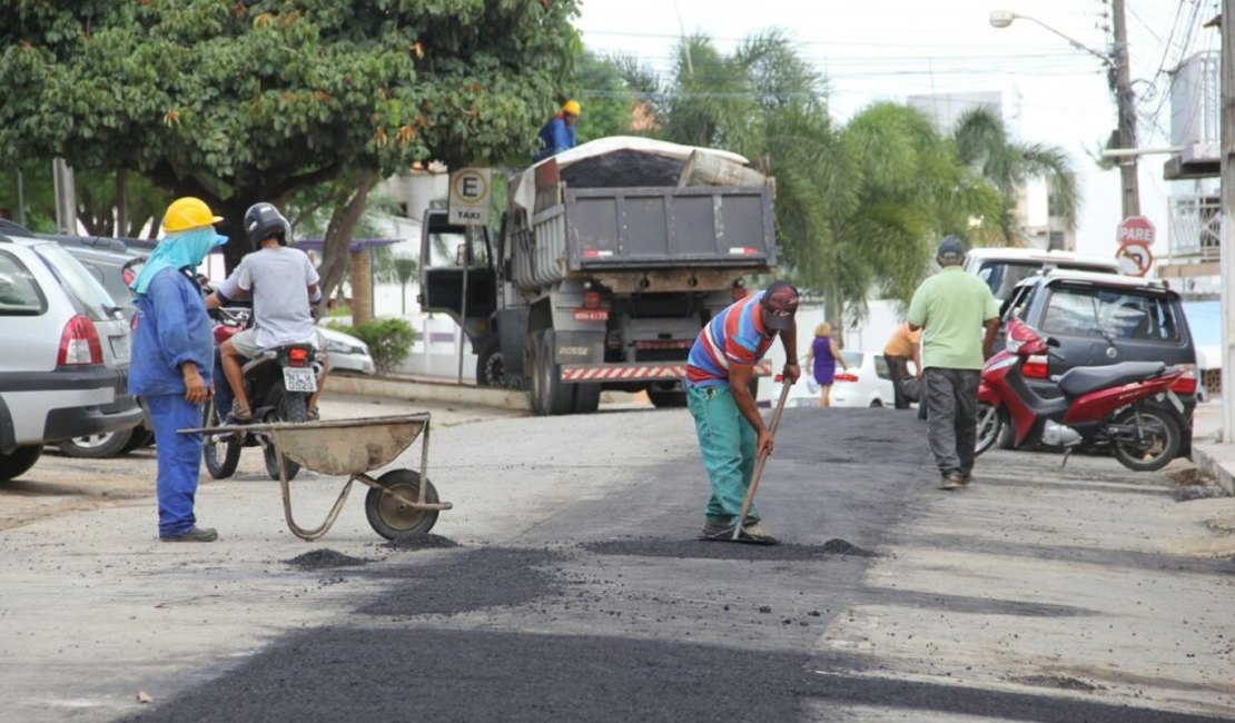 Prefeitura de Arapiraca começa revitalização asfáltica nas ruas da cidade