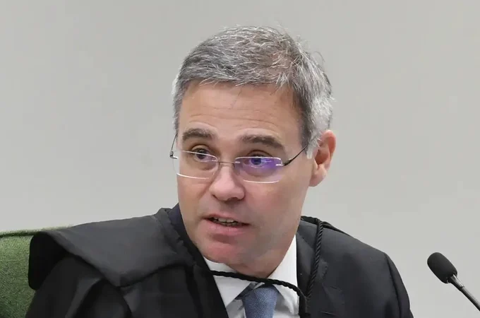 Mendonça vota para manter decisão de retirar posts de Nossa Senhora