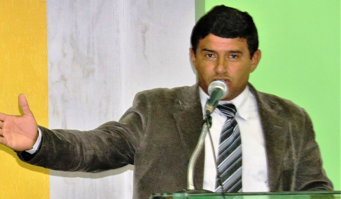 Vereador diz que tratores apreendidos em sua residência foram doados a agricultores
