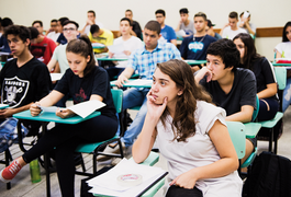 Maioria no ensino médio tem nível insuficiente em português e matemática, revela Saeb