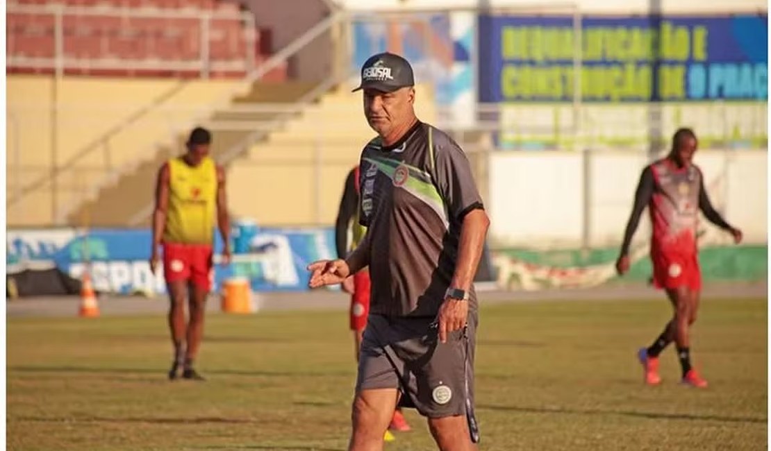 Morre aos 59 anos Quintino Barbosa, técnico histórico do futebol baiano