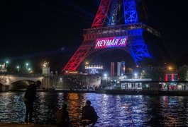 'Neymarmania': craque é recebido como rei e vira febre instantânea em Paris