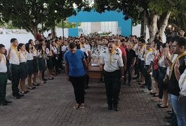 Vídeo. Sob forte comoção, familiares e amigos se despedem de arapiraquense baleado por vizinho