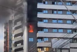Incêndio atinge apartamento em prédio residencial na Ponta Verde
