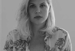 Em foto sensual, ex-Malhação demonstra ter medo de ser esquecida