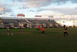 Elenco profissional do alvinegro vence o jogo-treino contra o sub-20 pelo placar de 2 a 0