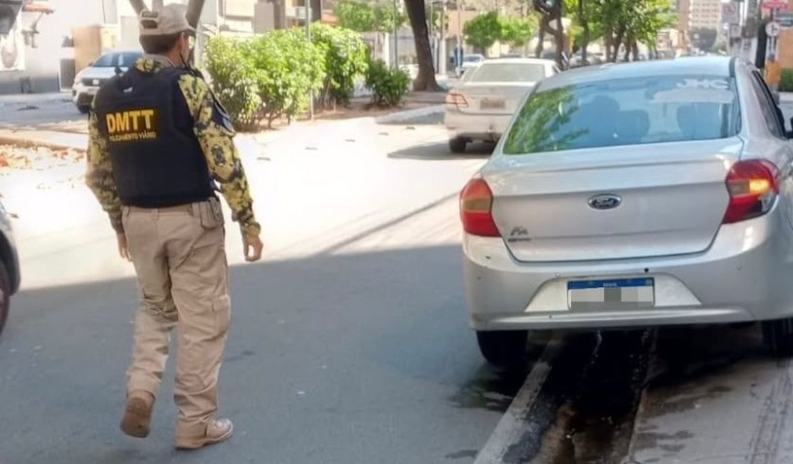 Motorista inabilitado é flagrado em veículo irregular durante fiscalização