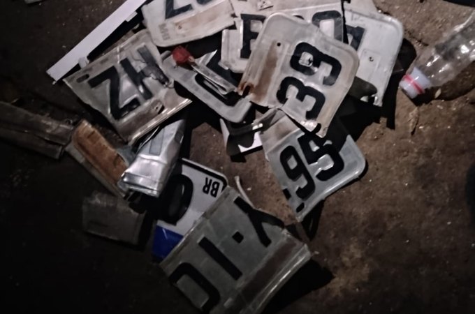 Homem é detido após furtar placas de veículos durante a madrugada em Arapiraca