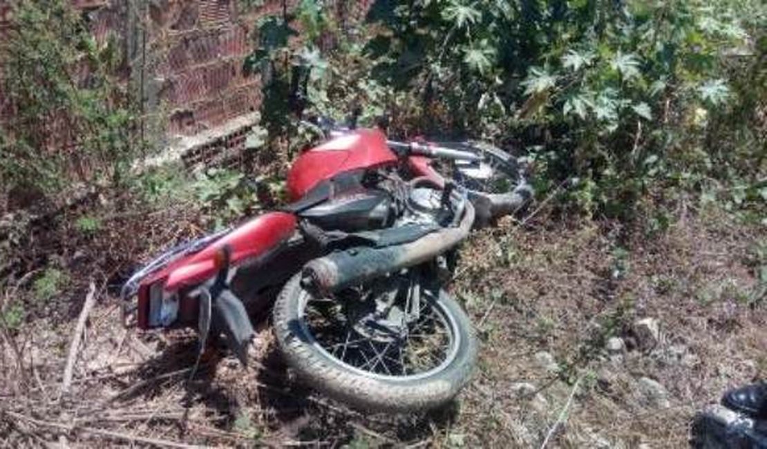 Motocicleta roubada na noite de ontem é encontrada no bairro São Luiz II, em Arapiraca