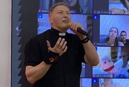 Padre Marcelo Rossi ressurge musculoso e vira assunto nas redes sociais