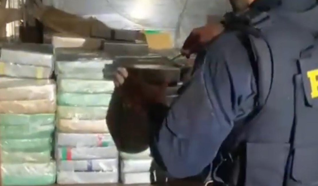 Vídeo. PRF apreende 358 kg de pasta base de cocaína em São Miguel dos Campos
