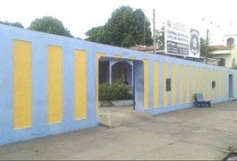 PM prende quatro e apreende adolescente por suspeita de tráfico de drogas