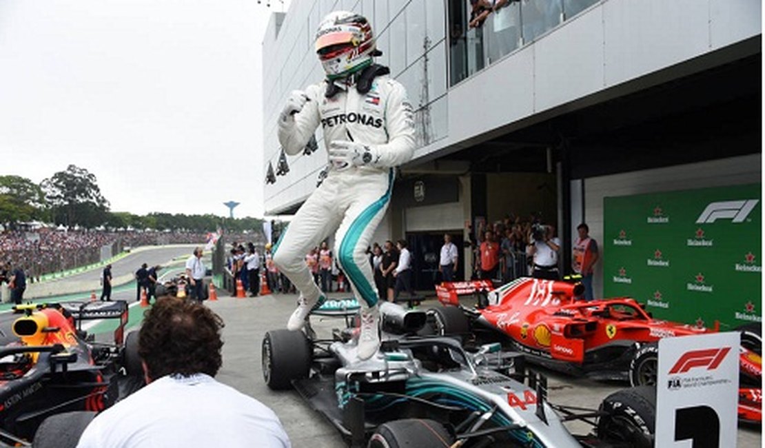 Lewis Hamilton conquista pela 2ª vez GP do Brasil