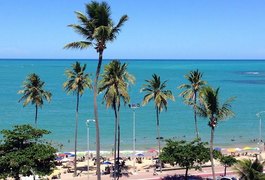 Jovem se afoga e desaparece na Praia da Jatiúca, em Maceió