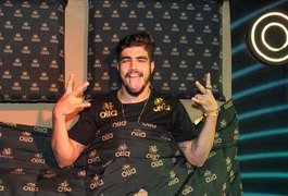 Caio Castro troca beijos com morena em festa pós-Rock in Rio: “A cachaça é um problema”