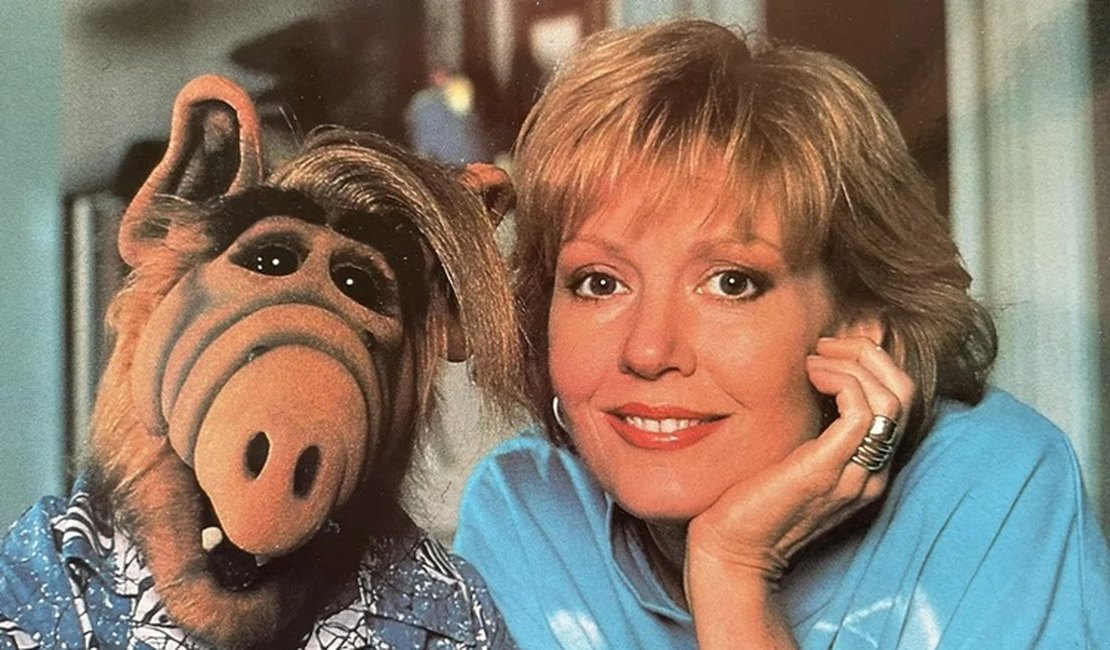 Morre Anne Schedeen, estrela da série Alf: O ETeimoso, aos 77 anos