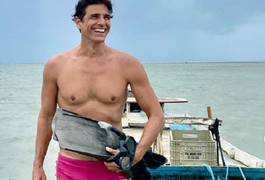 Exibindo corpão, Reynaldo Gianecchini curte Alagoas e se declara: “Eita terra boa”