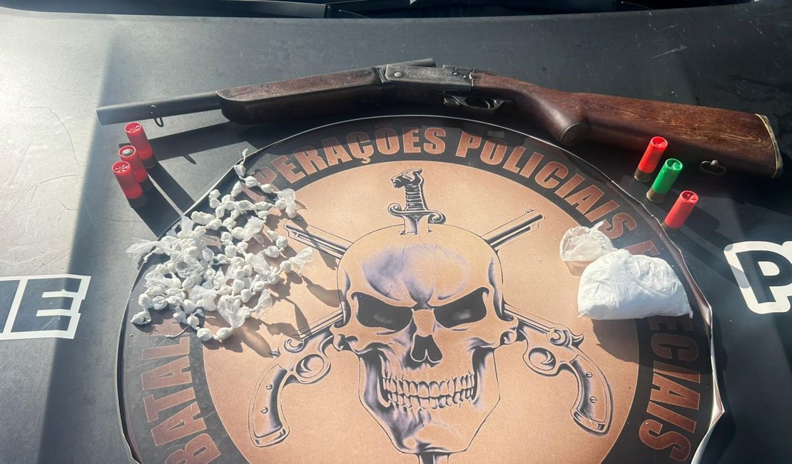 Operação Pé na Areia apreende espingarda artesanal e cerca de 350g de cocaína em Jequiá da Praia