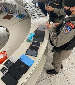 70 celulares sem nota fiscal foram apreendidos na Feira do Rato