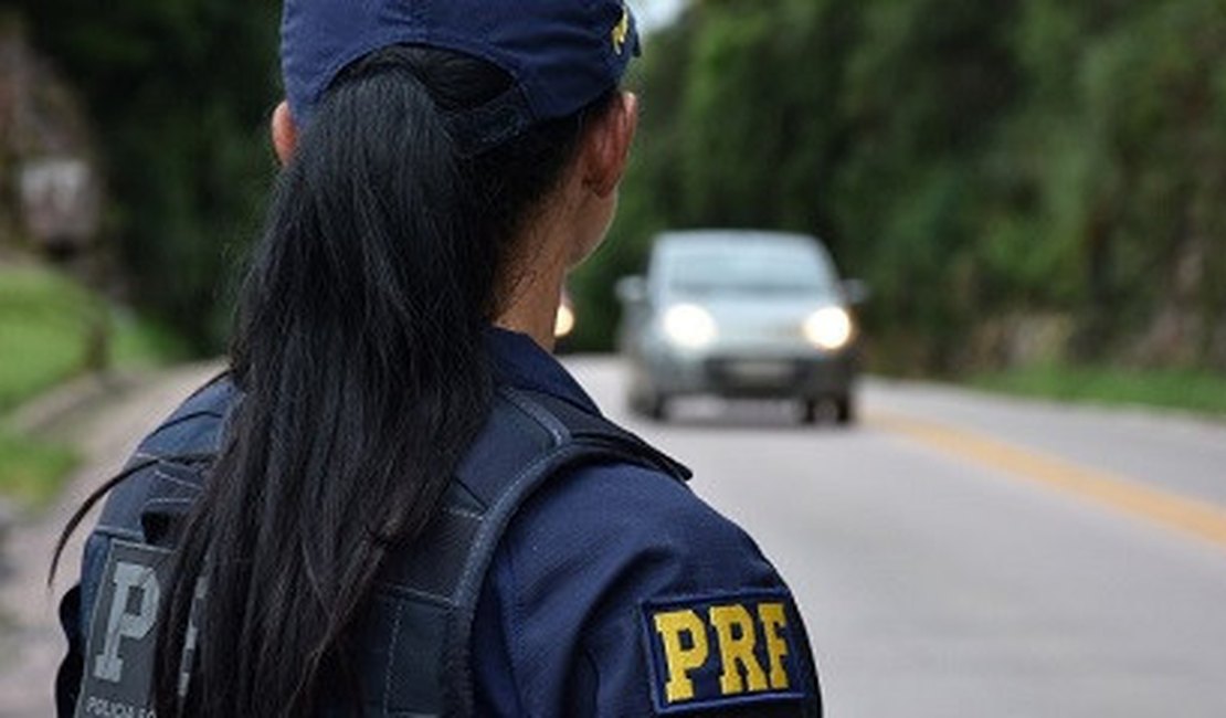 Motorista é flagrado dirigindo carro roubado e adulterado em São Miguel dos Campos