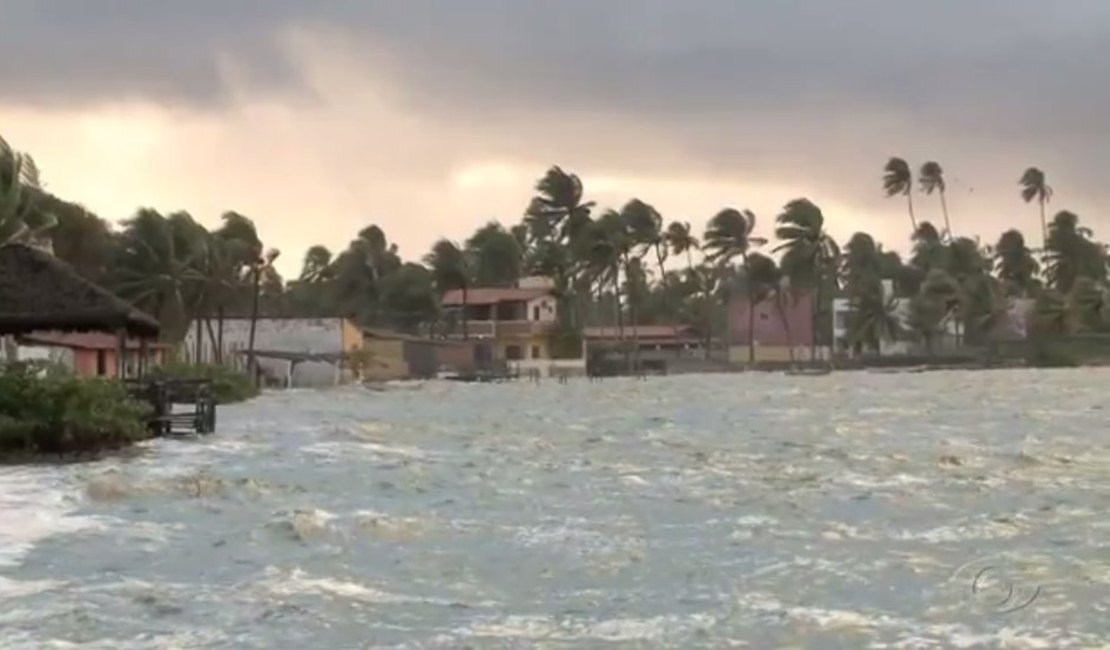 Marinha alerta sobre ressaca no mar de Salvador até Maragogi nesta terça-feira