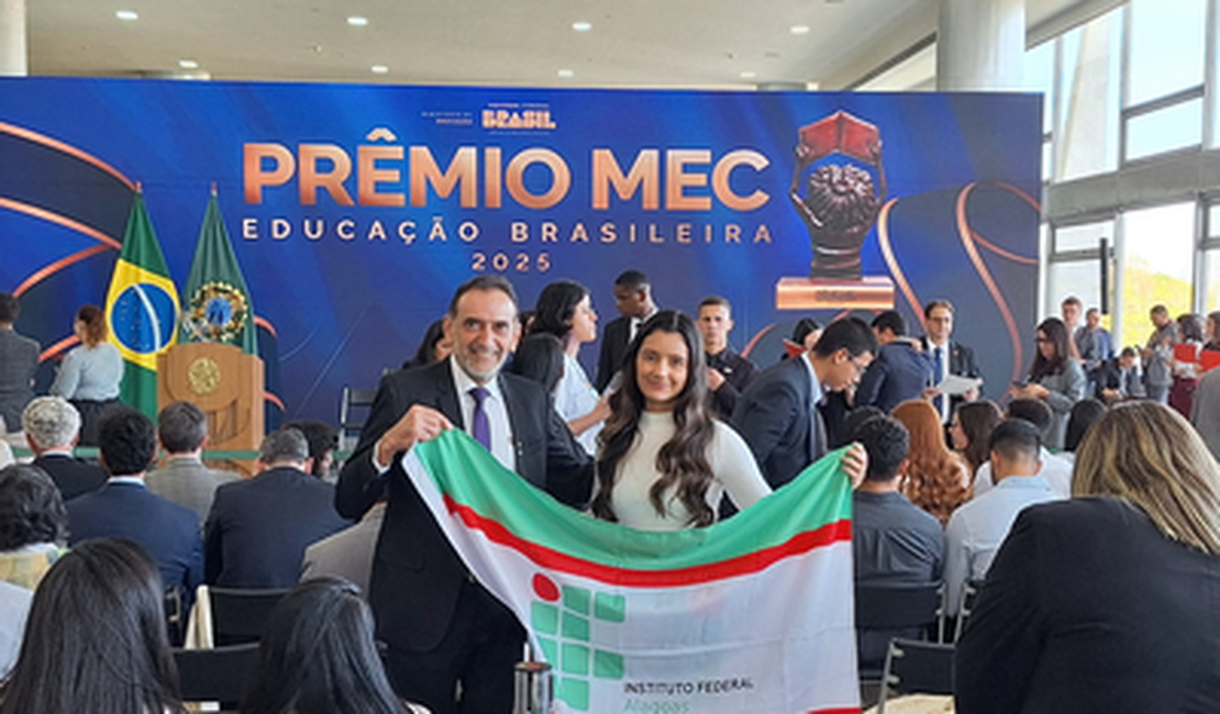 Ex-aluna do Campus Santana é premiada pelo MEC por nota de destaque na redação do Enem