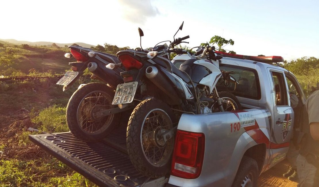 PM recupera motos roubadas, chassis e documentos na zona rural de Lagoa da Canoa