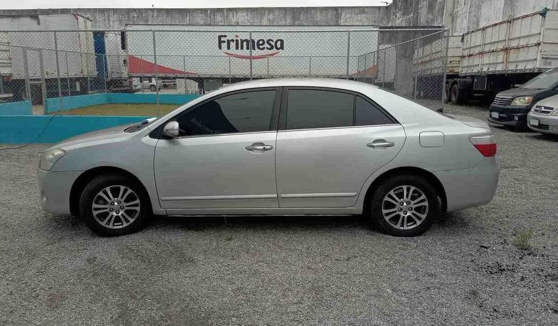 Leilão da Receita Federal tem carro por R$ 10 mil, eletrodomésticos e joias