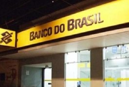 Bandidos armados fazem reféns e explodem agência do BB em Coruripe