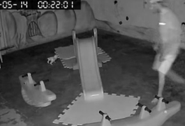 VÍDEO: Filmagem mostra ladrão dentro de escola de educação infantil furtada no bairro Bom Sucesso