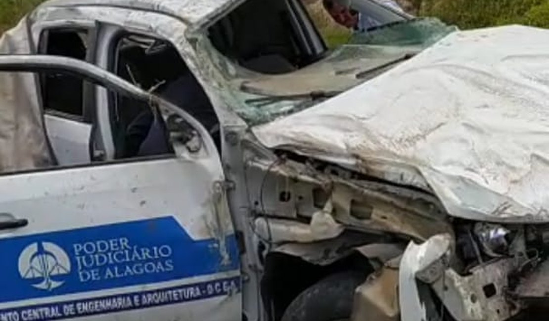Vídeo. Carro do Tribunal de Justiça de Alagoas se envolve em acidente no Agreste