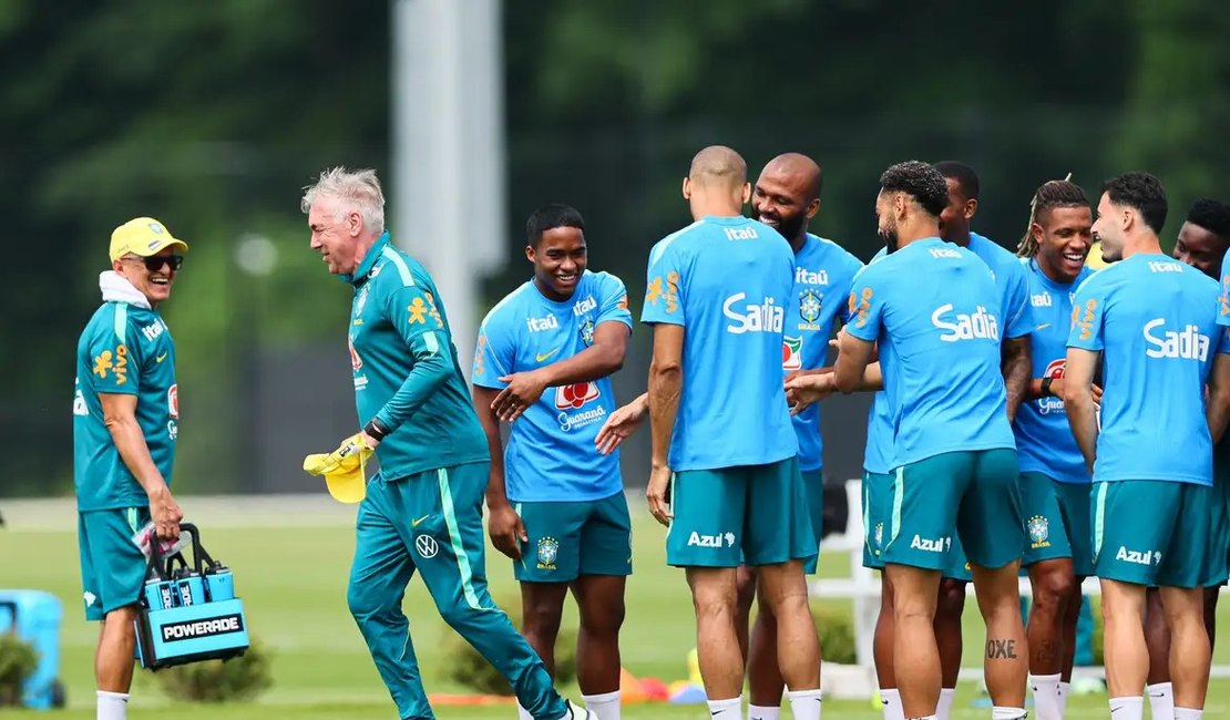 Neymar continua fora de treino da seleção brasileira