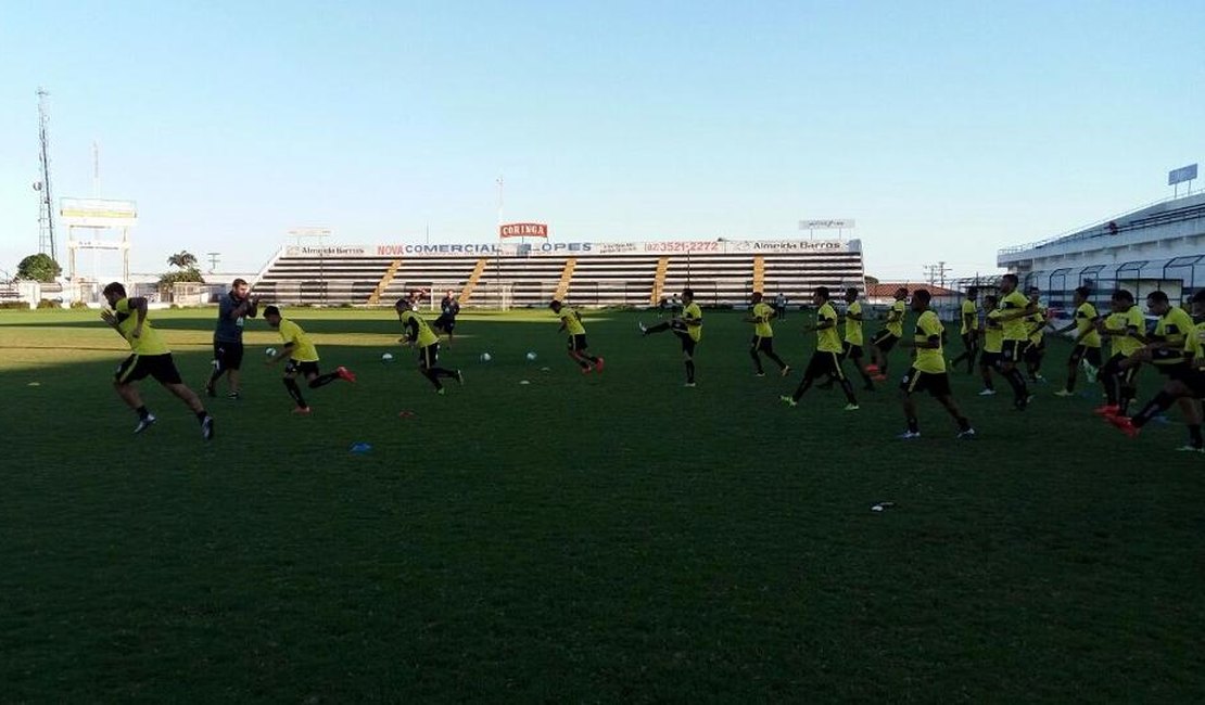 Técnico Foiani é apresentado ao elenco alvinegro e já comanda treino no Fumeirão