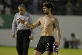 Corinthians vence Fluminense com gol de penalti no fim do jogo