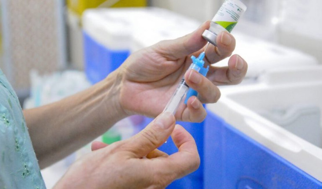 Prefeitura de Arapiraca inicia vacinação contra gripe para pessoas com mais de 6 meses de idade