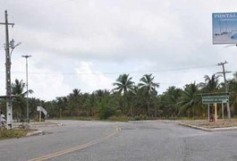 Criminosos rendem motorista e roubam caminhonete na Praia do Peba