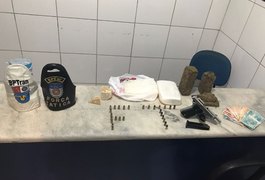 Adolescentes suspeitos de tráfico de drogas são apreendidos, em Maceió