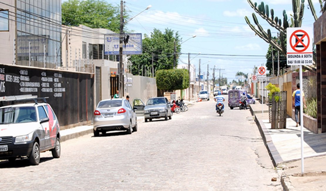 Assaltantes invadem casa de dona de cartório e levam 10 mil reais