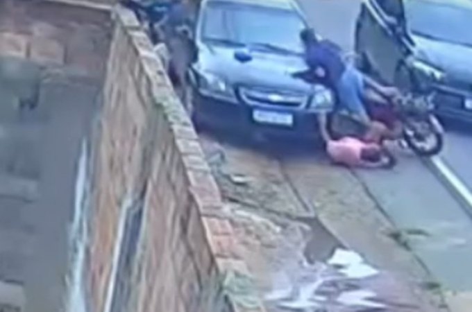 VÍDEO: Câmera flagra acidente após motociclista invadir contramão na AL-115, em Lagoa da Canoa