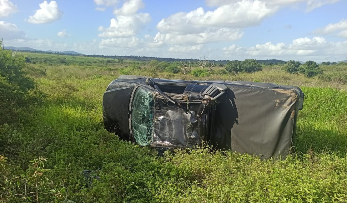 Condutor fica ferido após capotamento na AL 115, em Arapiraca