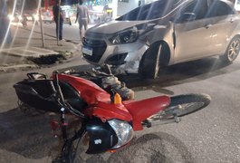 Colisão entre carro e moto deixa casal ferido em Arapiraca