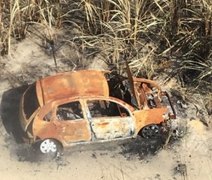 Polícia encontra carro carbonizado no Polo de Marechal Deodoro