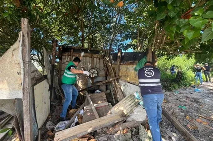 Operação no Vergel do Lago termina com troca de tiros, apreensão de drogas e demolição de barracos usados por criminosos