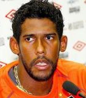 Com pulmões atingidos, ex-goleiro do Santos é internado com covid na UTI