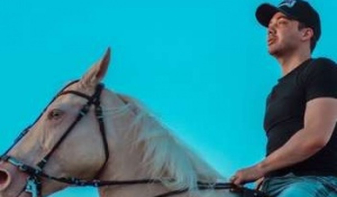 Safadão compra égua por R$1 milhão durante leilão em Alagoas