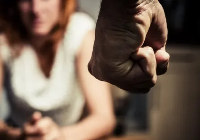 Homem embriagado é preso após agredir a esposa com socos e chutes, em Arapiraca