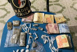 Polícia prende homens em flagrante por tráfico de drogas no 'Beco do Bolinha', em Arapiraca