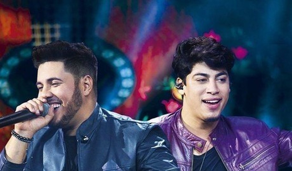 Cantor sertanejo é resgatado de automóvel em chamas após acidente