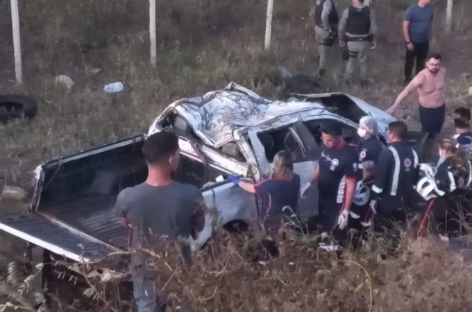 Capotamento em trecho da rodovia AL-220 deixa um homem morto e duas mulheres feridas, em Jaramataia